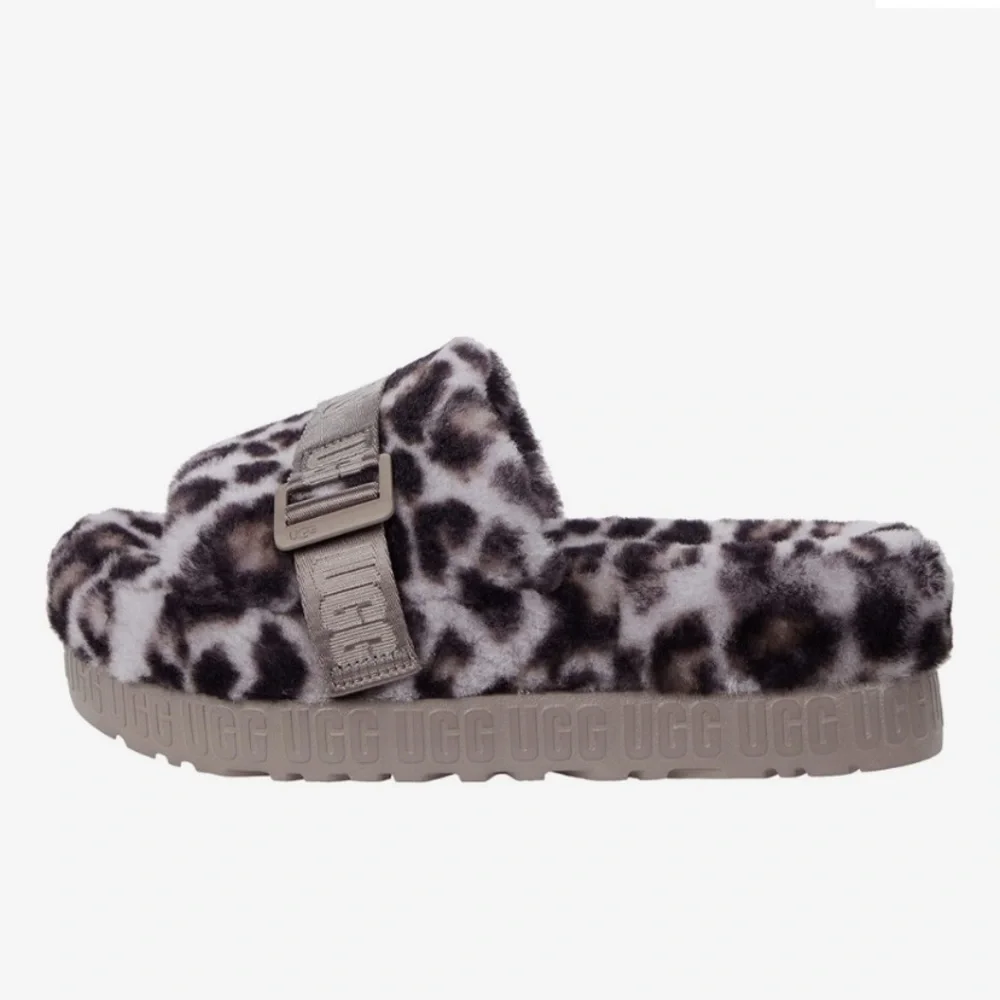 NWT UGG Women’s Fluffita Panther Print Slipper - Size 6 PRICE IS FIRM - Picture 3 of 4